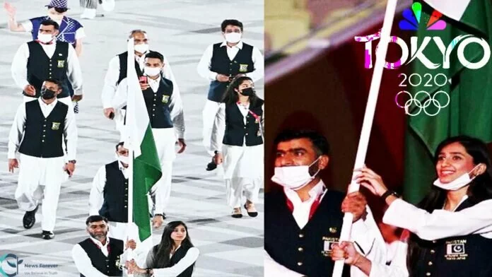 During The Opening Ceremony Of The Tokyo Olympics, Pakistan's Flagbearers Flouted Covid-19 Rules And Marched Without Masks.
